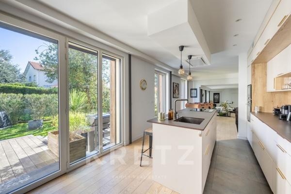 Une maison contemporaine pleine de charme, offrant un art de vivre rare à Saint-Cloud