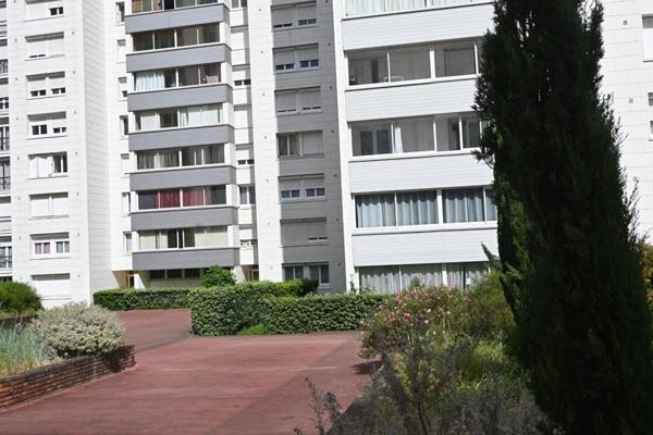 A VENDRE APPARTEMENT 37700 SAINT PIERRE DES CORPS 4 PIECES,3chambres ,74 M² PARKING SECURISEE