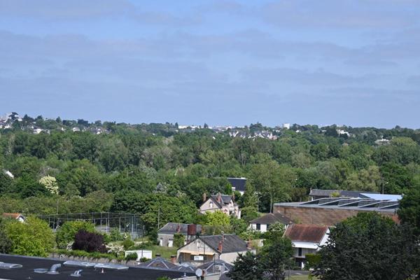 A VENDRE APPARTEMENT 37700 SAINT PIERRE DES CORPS 4 PIECES,3chambres ,74 M² PARKING SECURISEE