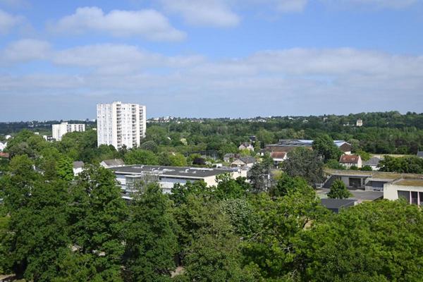 A VENDRE APPARTEMENT 37700 SAINT PIERRE DES CORPS 4 PIECES,3chambres ,74 M² PARKING SECURISEE