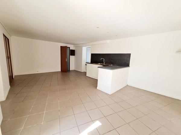 SAINT-JULIEN-LES-ROSIERS - MAS RÉNOVÉ 140 M² + STUDIO INDÉPENDANT - TERRAIN 750 M²