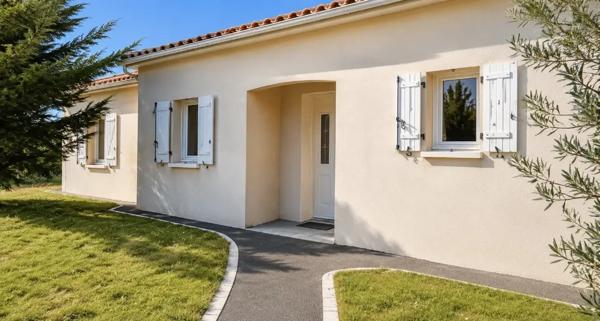 Propriété d'exception de plain-pied avec piscine - Availles-