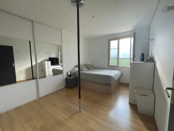 Propriété d'exception de plain-pied avec piscine - Availles-