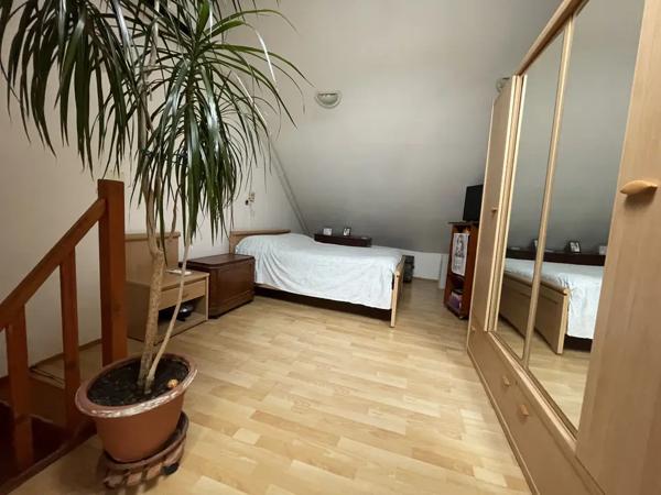 Maison de bourg bien située, avec jardin et potentiel d'amén