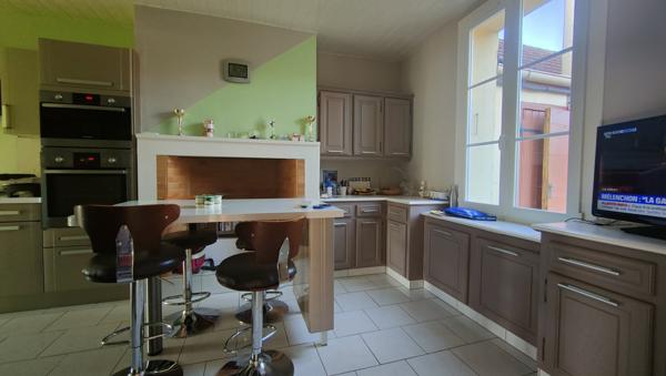 A 20 MN DE GISORS, MAISON BOURGEOISE RENOVEE DE 150 m2 HAB AVEC GARAGE ET VERANDA SUR 400 M² CLOS AU CALME  Gisors (27140)