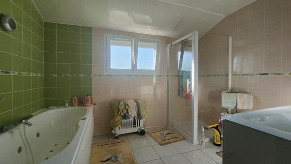 A 20 MN DE GISORS, MAISON BOURGEOISE RENOVEE DE 150 m2 HAB AVEC GARAGE ET VERANDA SUR 400 M² CLOS AU CALME  Gisors (27140)