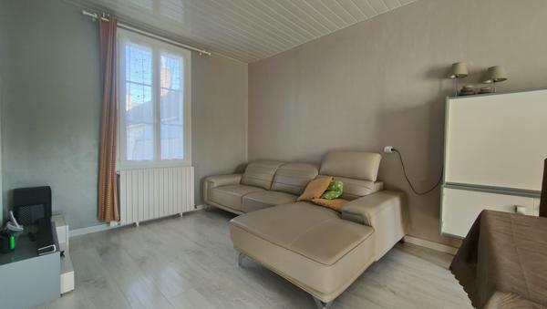 A 20 MN DE GISORS, MAISON BOURGEOISE RENOVEE DE 150 m2 HAB AVEC GARAGE ET VERANDA SUR 400 M² CLOS AU CALME  Gisors (27140)