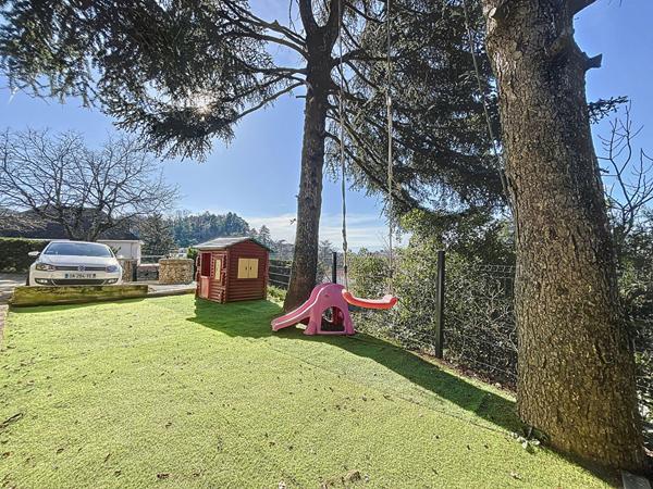 MAISON 178 M² HABITABLES COMPRENANT DEUX HABITATIONS PROCHE TOUTES COMMODITES A PIED