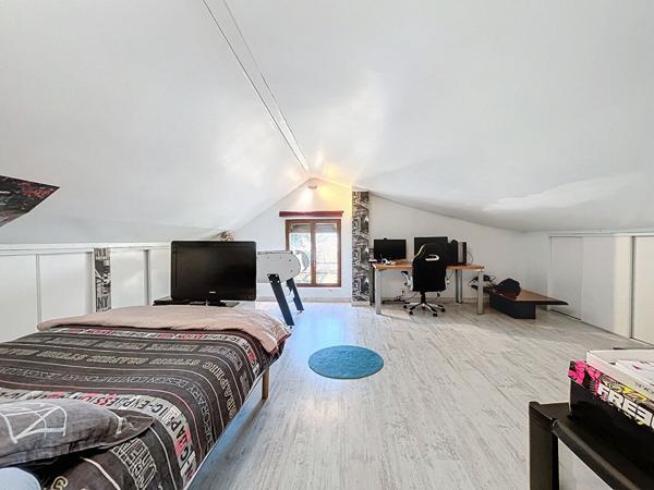 MAISON 178 M² HABITABLES COMPRENANT DEUX HABITATIONS PROCHE TOUTES COMMODITES A PIED