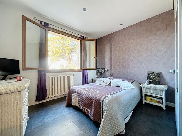 MAISON 178 M² HABITABLES COMPRENANT DEUX HABITATIONS PROCHE TOUTES COMMODITES A PIED