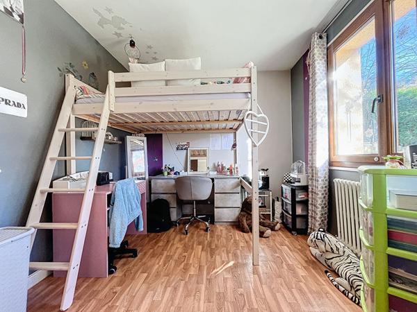 MAISON 178 M² HABITABLES COMPRENANT DEUX HABITATIONS PROCHE TOUTES COMMODITES A PIED