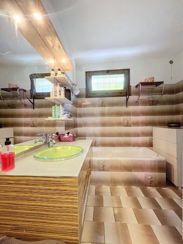 MAISON 178 M² HABITABLES COMPRENANT DEUX HABITATIONS PROCHE TOUTES COMMODITES A PIED