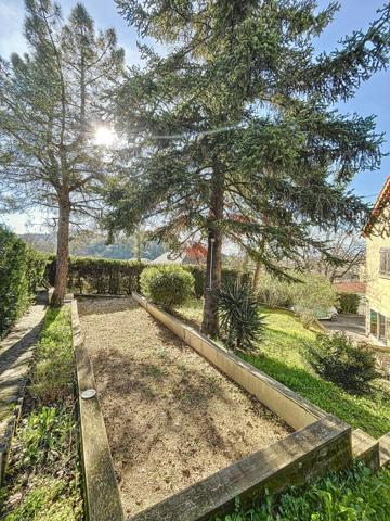 MAISON 178 M² HABITABLES COMPRENANT DEUX HABITATIONS PROCHE TOUTES COMMODITES A PIED