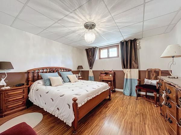 MAISON 178 M² HABITABLES COMPRENANT DEUX HABITATIONS PROCHE TOUTES COMMODITES A PIED