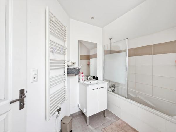 TRÉLAZÉ – MAISON 2019 de 97 m2 – PMR – 4 CHAMBRES – GARAGE – DEUX EXTÉRIEURS
