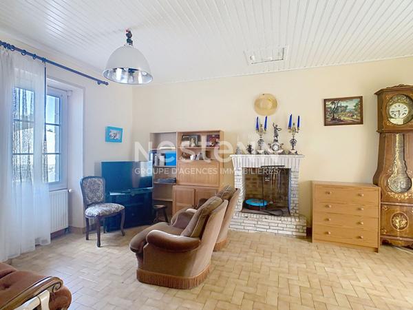 À vendre Charmante maison ancienne avec studio indépendant à Angles.