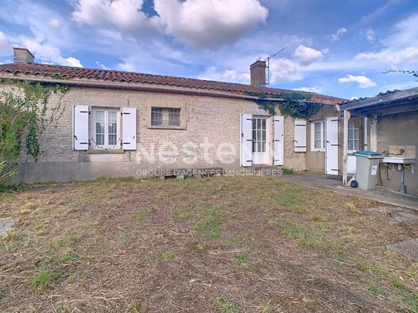 À vendre Charmante maison ancienne avec studio indépendant à Angles.