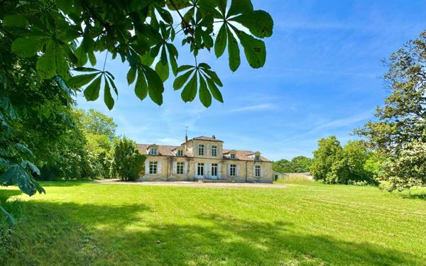 Maison à vendre    20 pièces •  Macau