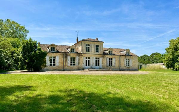 Maison à vendre    20 pièces •  Macau