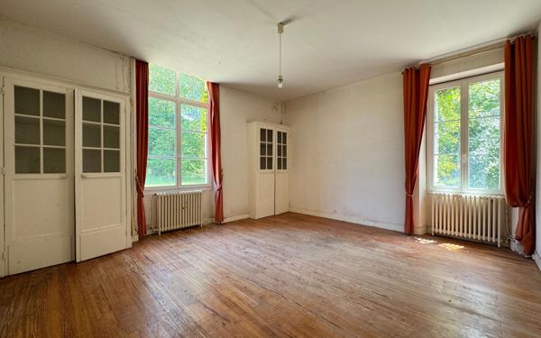 Maison à vendre    20 pièces •  Macau