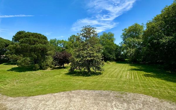 Maison à vendre    20 pièces •  Macau