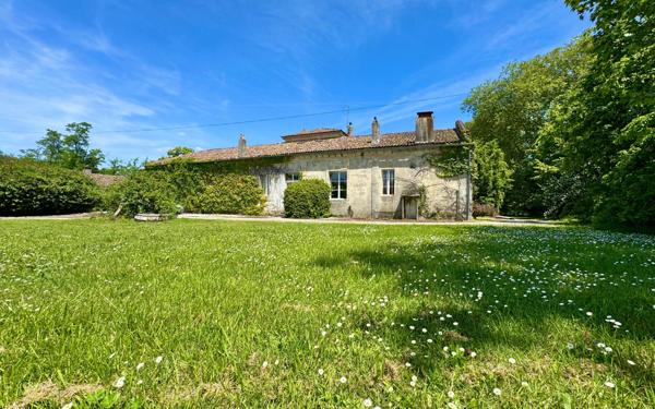 Maison à vendre    20 pièces •  Macau