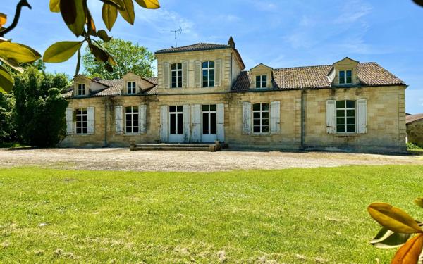 Maison à vendre    20 pièces •  Macau