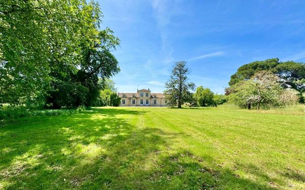 Maison à vendre    20 pièces •  Macau