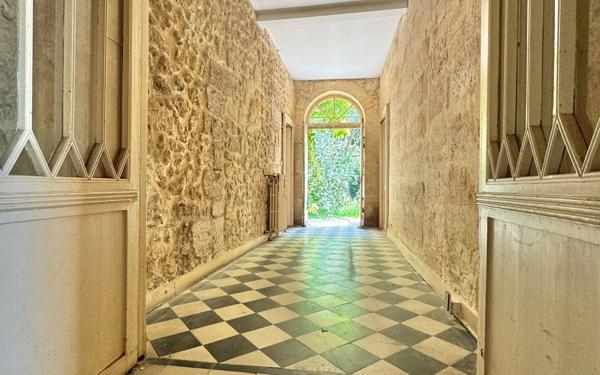 Maison à vendre    20 pièces •  Macau