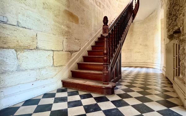 Maison à vendre    20 pièces •  Macau