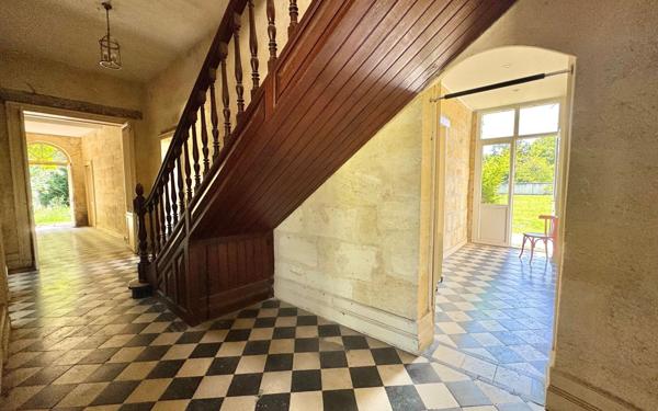 Maison à vendre    20 pièces •  Macau