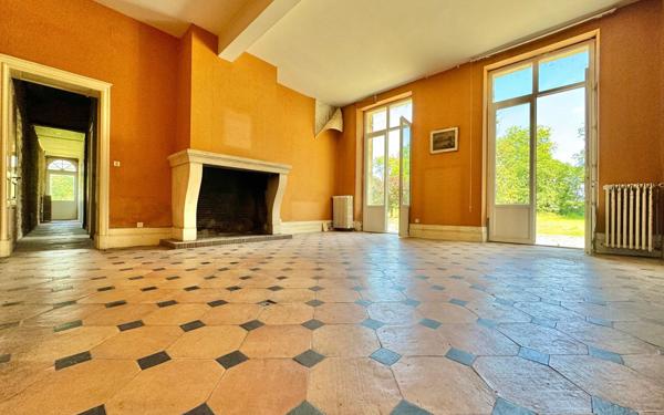 Maison à vendre    20 pièces •  Macau