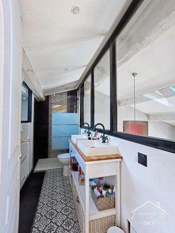 Belle maison en pierre proches des commodités.