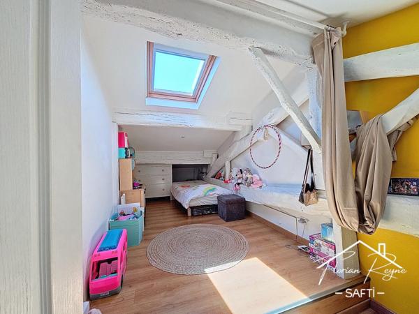 Belle maison en pierre proches des commodités.