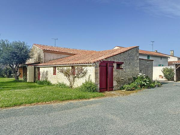Maison Saint Pierre Le Vieux, 3 chambres + 1 bureau, jardin, dépendances