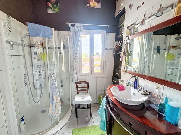 Maison Saint Pierre Le Vieux, 3 chambres + 1 bureau, jardin, dépendances