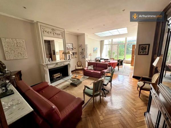 Vente                                                      Maison
                        
                     11 pièces                      385 m2                     à Roubaix