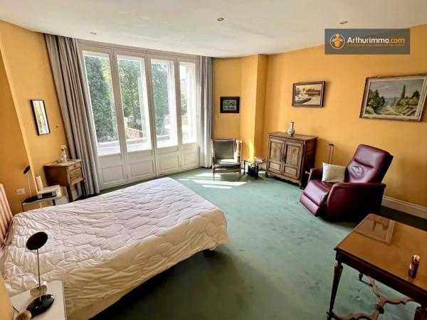 Vente                                                      Maison
                        
                     11 pièces                      385 m2                     à Roubaix