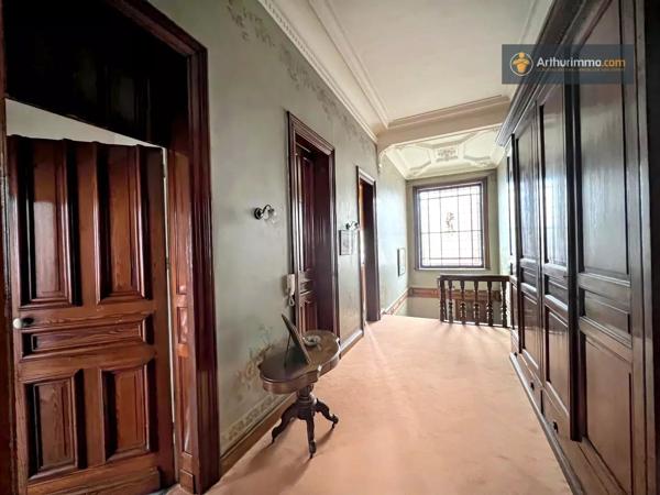 Vente                                                      Maison
                        
                     11 pièces                      385 m2                     à Roubaix