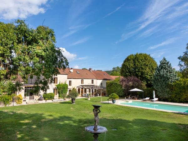 Vente Maison de luxe Dijon 11 Pièces 347 m²
