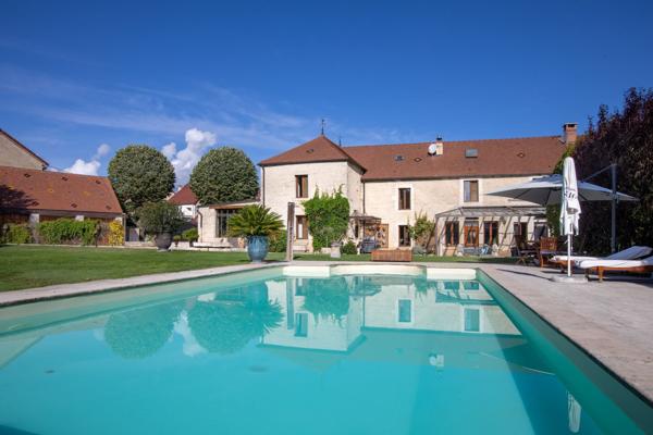 Vente Maison de luxe Dijon 11 Pièces 347 m²