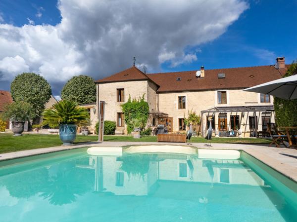 Vente Maison de luxe Dijon 11 Pièces 347 m²
