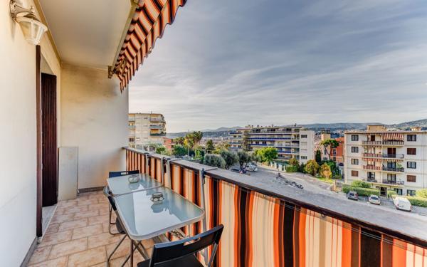 Appartement à vendre    3 pièces • 70 m2 Nice