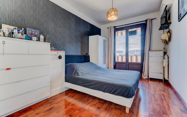 Appartement à vendre    3 pièces • 70 m2 Nice