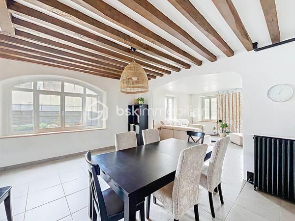 À 15 minutes de Grisy les plâtres, découvrez cette maison de village de 120 m² habitables offrant un potentiel d’évolution jusqu’à 180 m² grâce à sa dépendance communicante.

✨ 120 m² habitables
✨ Potentiel jusqu’à 180 m²
✨ 3 grandes chambres
✨ Dépendance communicante
✨ Pompe à chaleur récente
✨ Ballon thermodynamique
✨ Garage
✨ Plusieurs stationnements
✨ Jardin agréable et facile à entretenir
✨ DPE C

Cette maison s’adapte à de nombreux projets :

✔️ Famille avec enfants
✔️ Famille recomposée
✔️ Télétravail
✔️ Profession libérale
✔️ Logement indépendant pour un adolescent ou un parent
✔️ Projet locatif ou revenu complémentaire

📍 Amblainville

💰 315 000 € FAI

🎥 Découvrez la visite vidéo et laissez-vous surprendre par tout son potentiel.

📞 Une visite ?
📩 Un renseignement ?

Emmanuelle Escalona
BSK Immobilier
06 21 22 18 65

#amblainville #maisonavendre #immobilier #bskimmobilier #oise valdoise maisonfamiliale investissementimmobilier teletravail dependance maisonavecgarage projetimmobilier visitevideo nouveauteimmobiliere