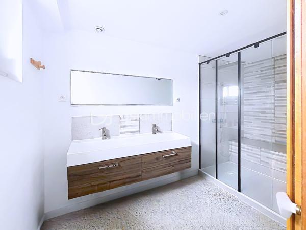 À 15 minutes de Grisy les plâtres, découvrez cette maison de village de 120 m² habitables offrant un potentiel d’évolution jusqu’à 180 m² grâce à sa dépendance communicante.

✨ 120 m² habitables
✨ Potentiel jusqu’à 180 m²
✨ 3 grandes chambres
✨ Dépendance communicante
✨ Pompe à chaleur récente
✨ Ballon thermodynamique
✨ Garage
✨ Plusieurs stationnements
✨ Jardin agréable et facile à entretenir
✨ DPE C

Cette maison s’adapte à de nombreux projets :

✔️ Famille avec enfants
✔️ Famille recomposée
✔️ Télétravail
✔️ Profession libérale
✔️ Logement indépendant pour un adolescent ou un parent
✔️ Projet locatif ou revenu complémentaire

📍 Amblainville

💰 315 000 € FAI

🎥 Découvrez la visite vidéo et laissez-vous surprendre par tout son potentiel.

📞 Une visite ?
📩 Un renseignement ?

Emmanuelle Escalona
BSK Immobilier
06 21 22 18 65

#amblainville #maisonavendre #immobilier #bskimmobilier #oise valdoise maisonfamiliale investissementimmobilier teletravail dependance maisonavecgarage projetimmobilier visitevideo nouveauteimmobiliere