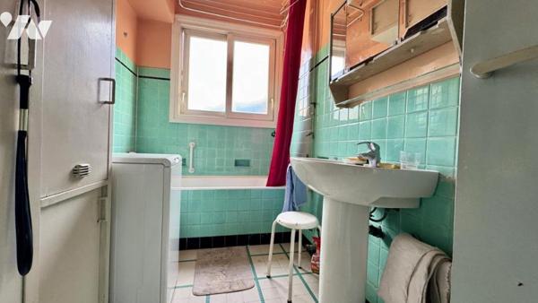 75016 PARIS - APPARTEMENT 5 PIECES-CHAMBRE DE SERVICE - BOX - A RENOVER