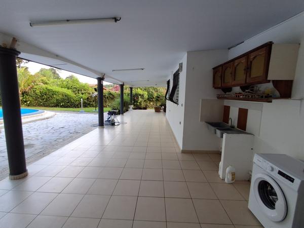MAISON PLAIN PIED 5 PIECES AVEC PISCINE + DEPENDANCE T2