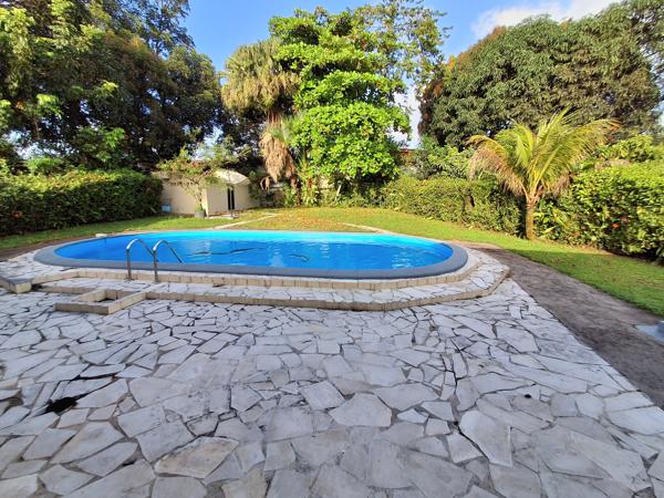 MAISON PLAIN PIED 5 PIECES AVEC PISCINE + DEPENDANCE T2