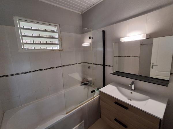 MAISON PLAIN PIED 5 PIECES AVEC PISCINE + DEPENDANCE T2